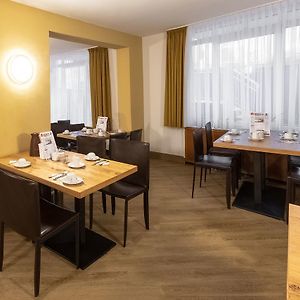 Standard Zimmer mit Kingsize-Bett